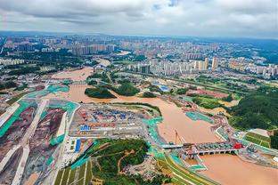 都体：国米与邓弗里斯续约年薪分歧难消除，今夏可能听取任何报价